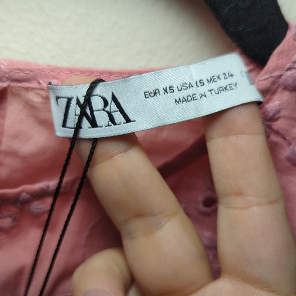 Zara Embroidered Eyelet Puff Sleeve Smocked Cropped Blouse Pink NEW Size XS - Picture 2 of 7
